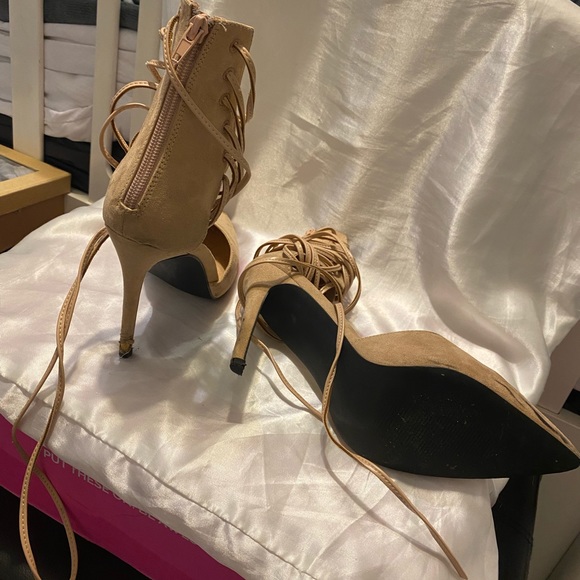 Nasty Gal Women’s Velvet Pointed Heels Size 9 👠 - Picture 15 of 16